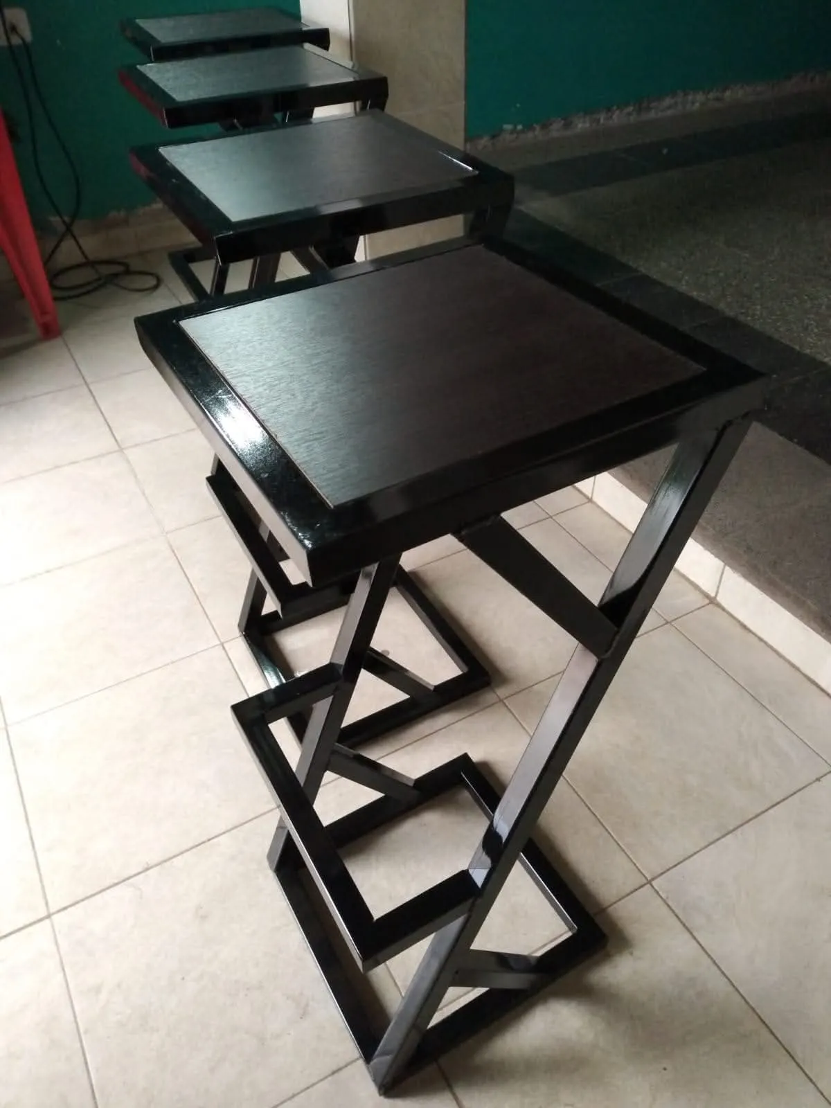 Amoblamiento en hierro y madera fabricado por Herrería Valdez.Luis 10