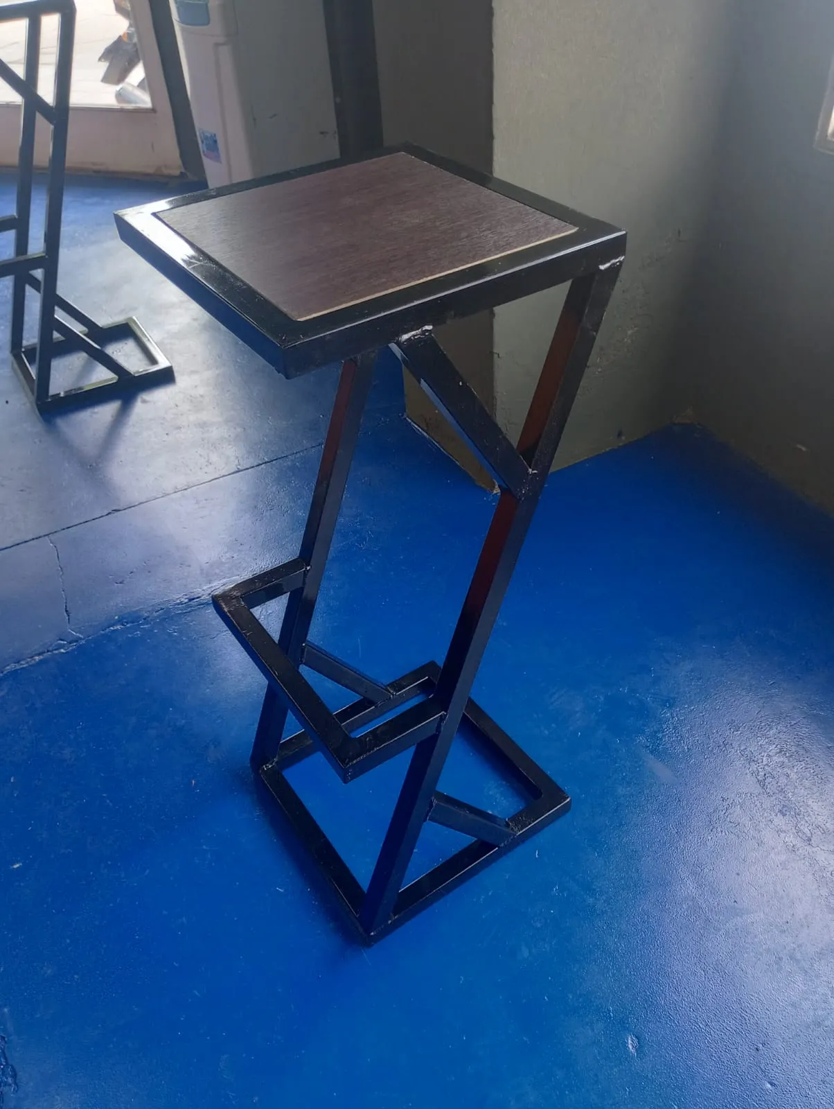 Amoblamiento en hierro y madera fabricado por Herrería Valdez.Luis 8