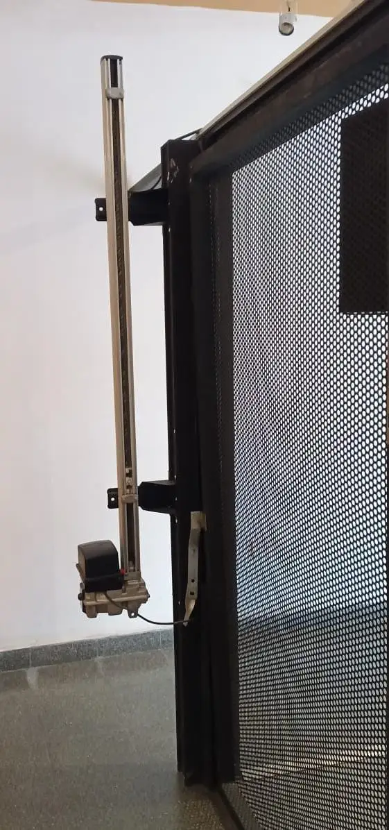 Portón y automatización fabricados por Herrería Valdez.Luis 2