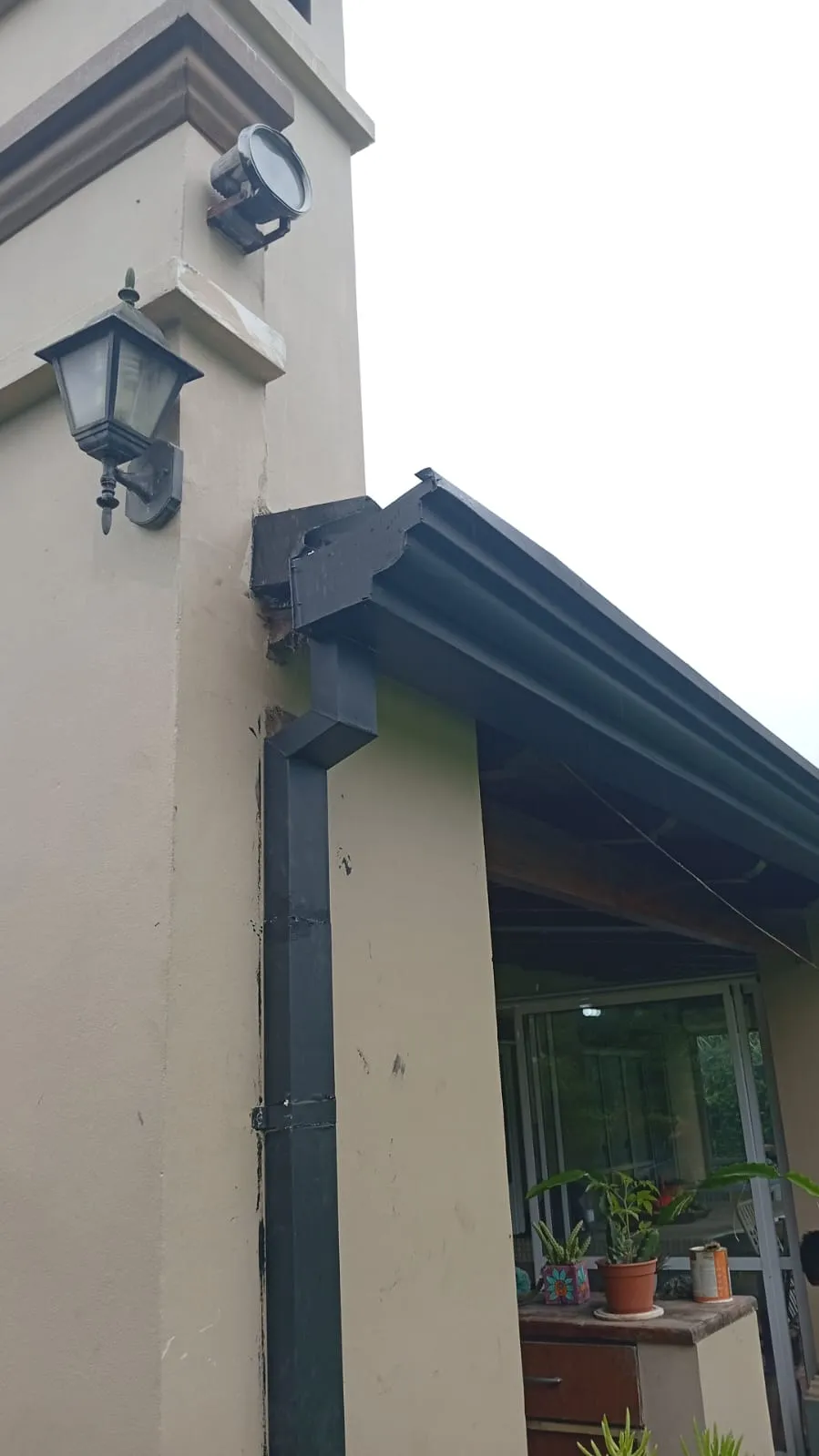 Techo o pérgola metálica fabricada por Herrería Valdez.Luis 10